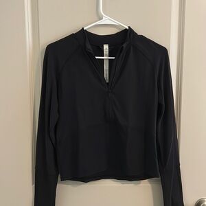 Lululemon cropped half zip jacket in black. Size 8.
